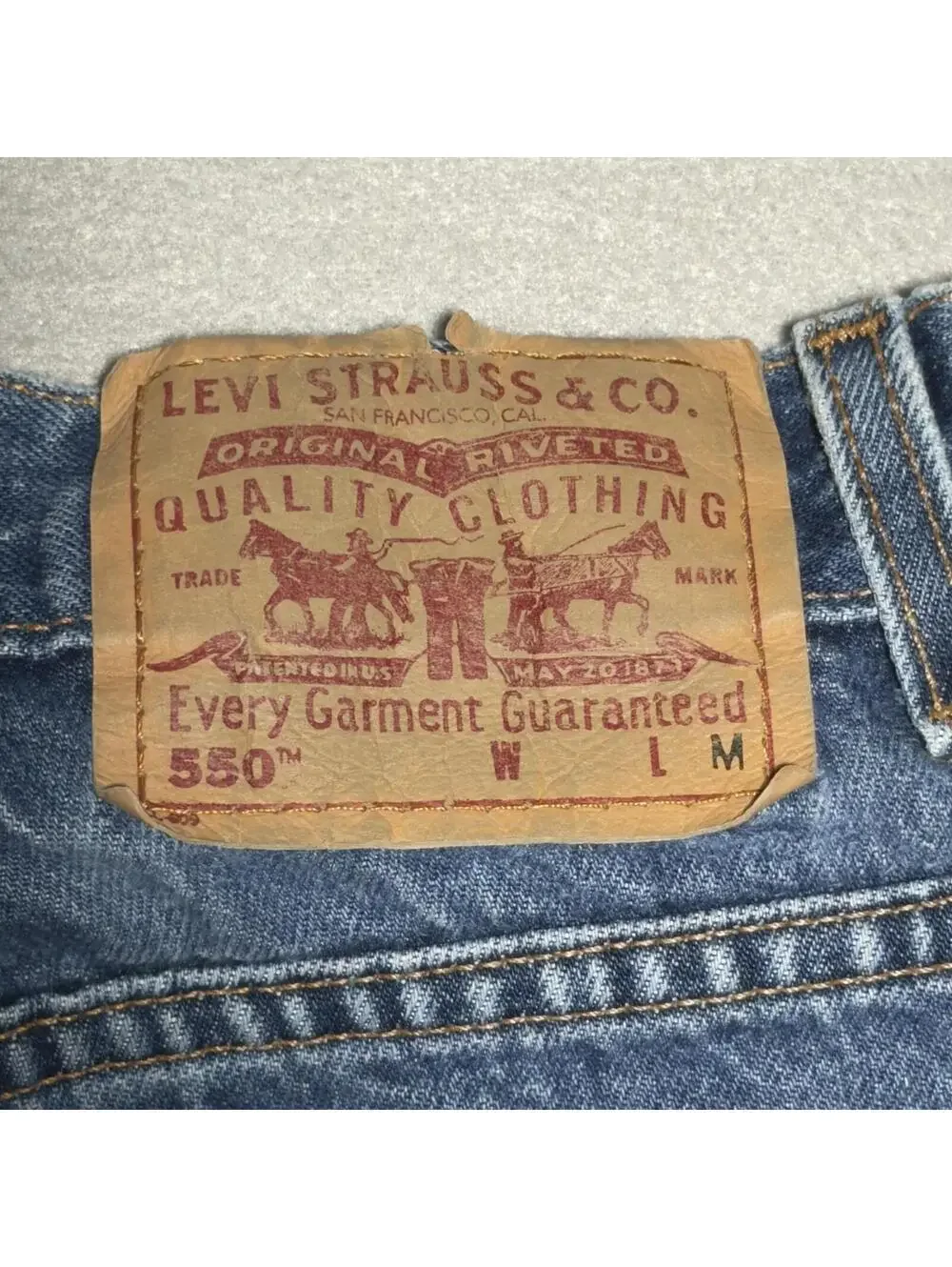 Vintage 90s Levi's 550 Relaxed Fit Tapered Leg Blue Jeans Made in USA